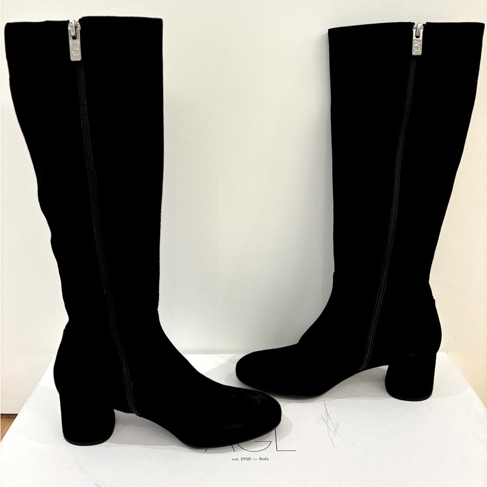 AGL Italy LORETTE Velour boot, NEW, Original box and dust bag. Size 35, BLACK